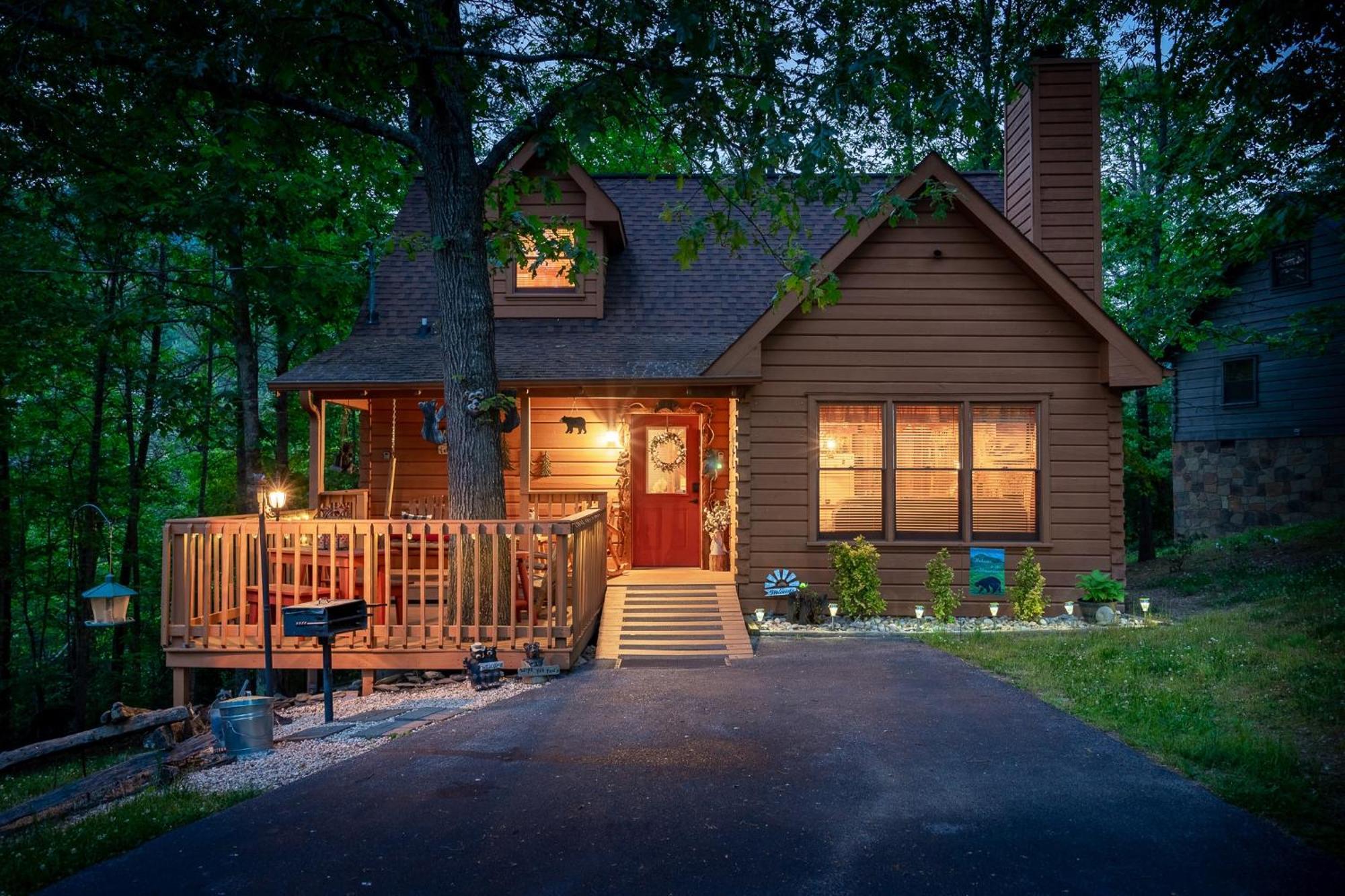 Cozy, Ada Accessible, Family Cabin With Hot Tub Севьервилл Экстерьер фото
